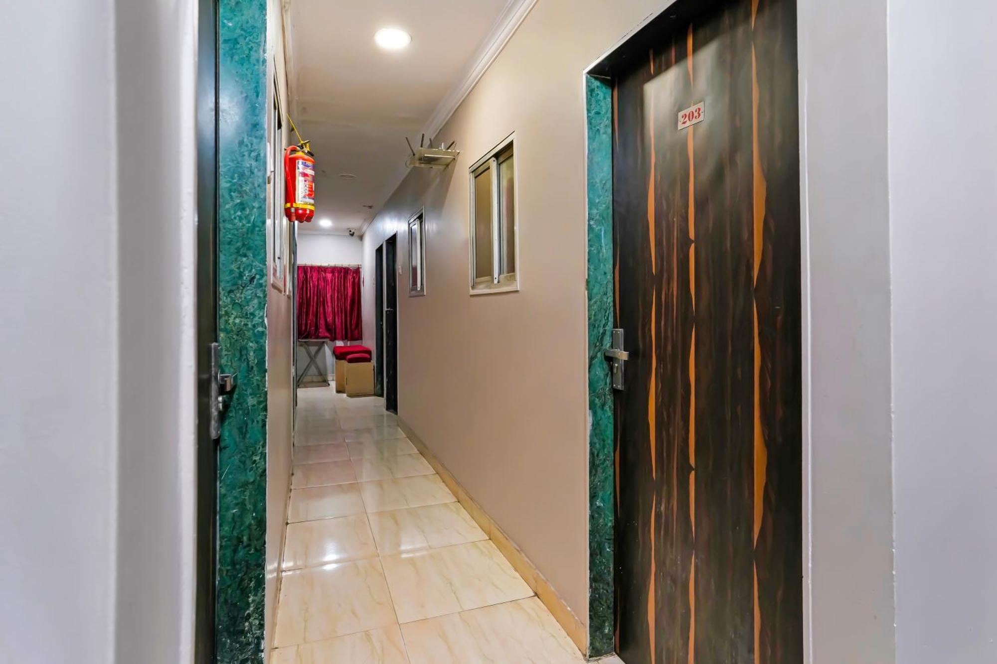 מומביי Super Hotel O Homestay Andheri East מראה חיצוני תמונה