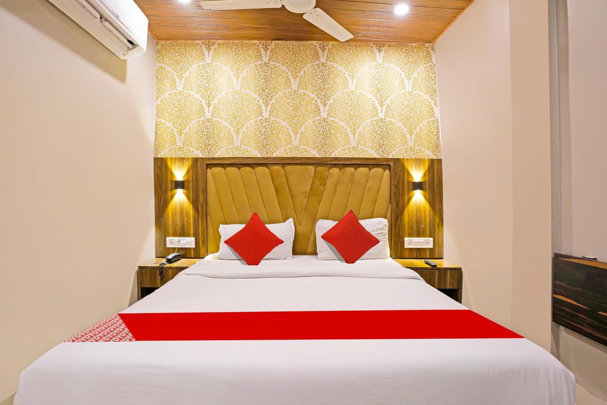 מומביי Super Hotel O Homestay Andheri East מראה חיצוני תמונה
