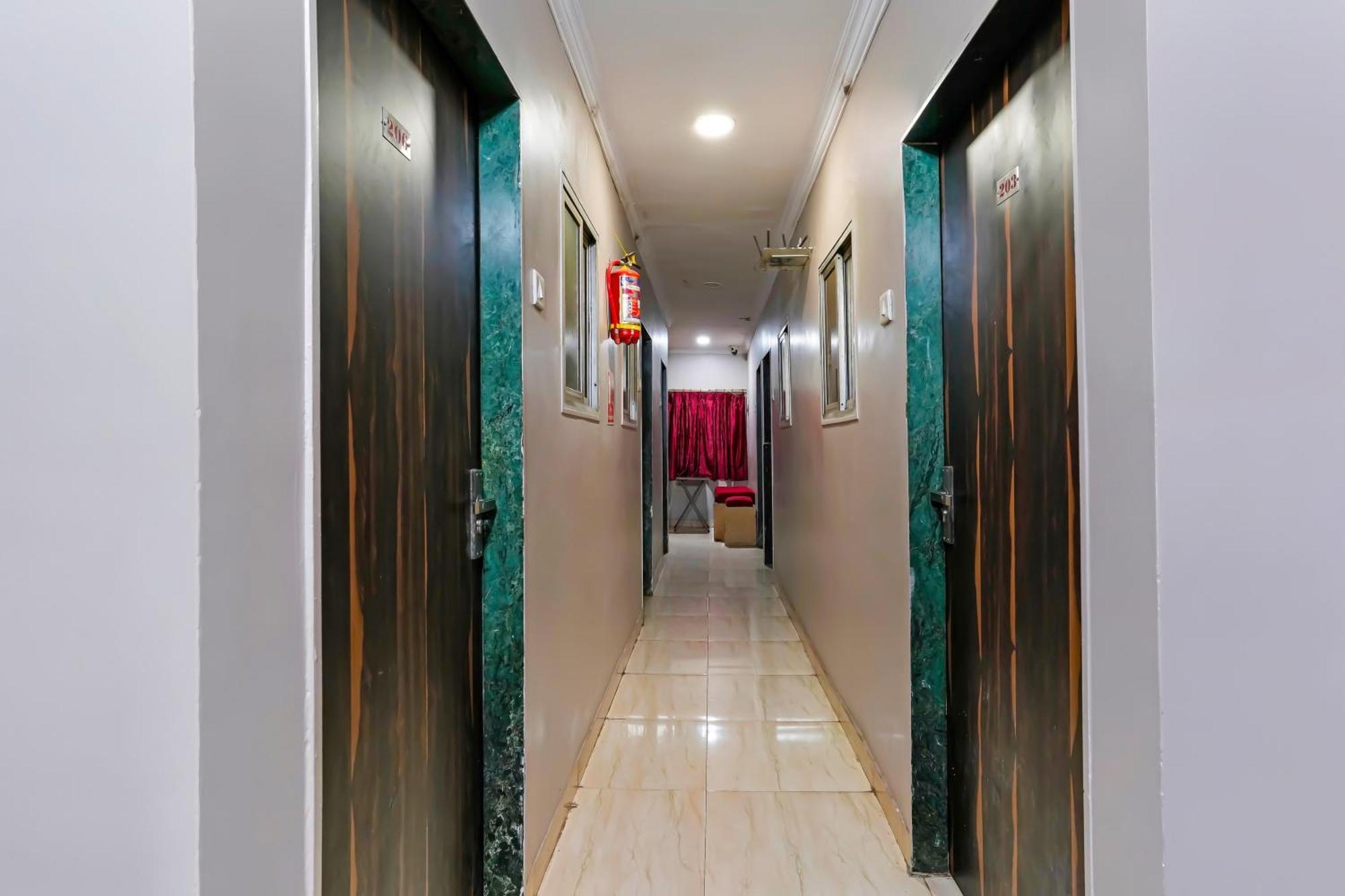 מומביי Super Hotel O Homestay Andheri East מראה חיצוני תמונה
