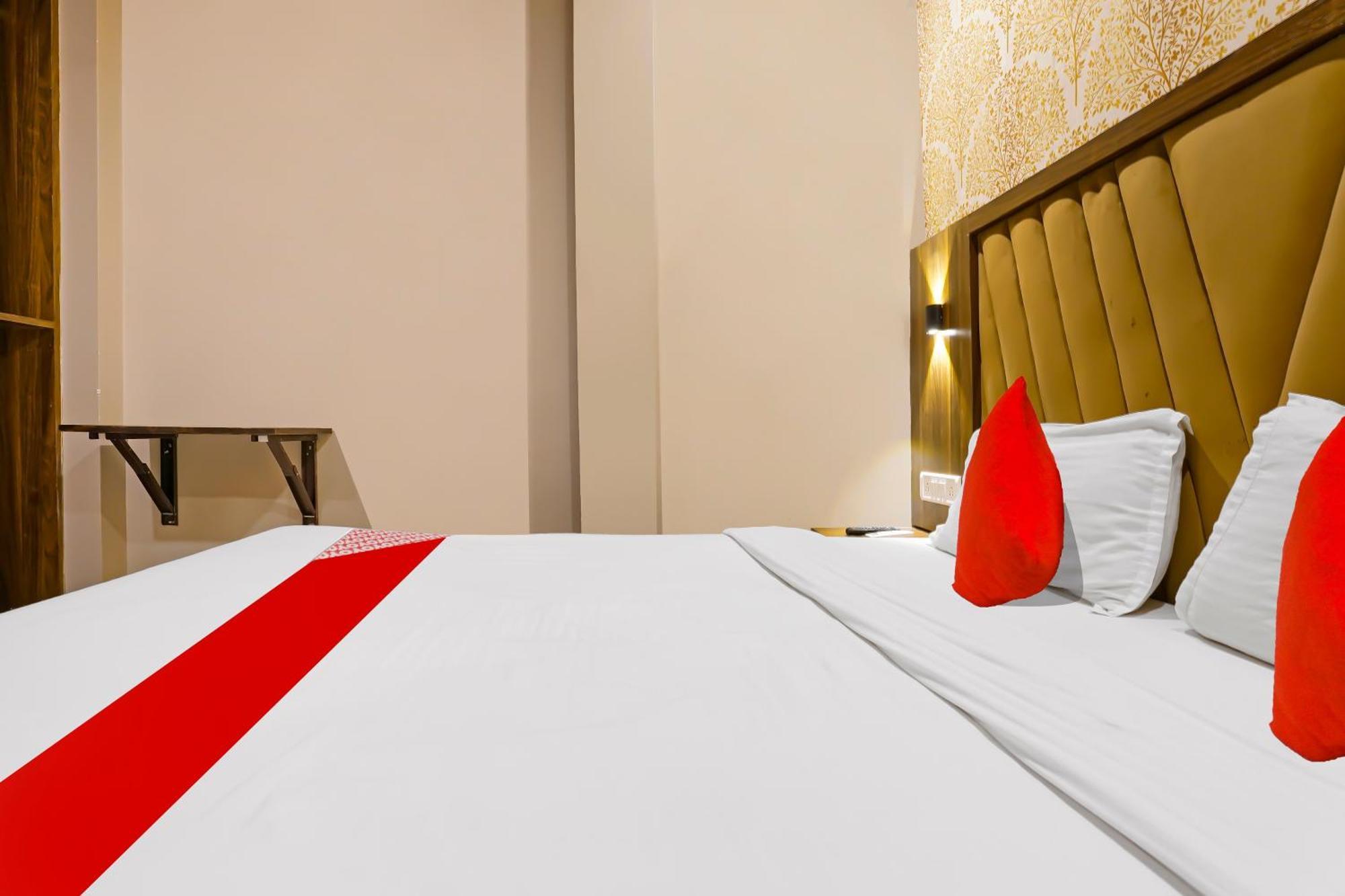 מומביי Super Hotel O Homestay Andheri East מראה חיצוני תמונה